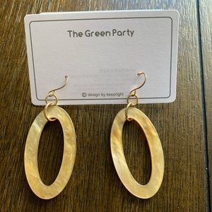 New Gold Handcrafted Oval Stone Earrings